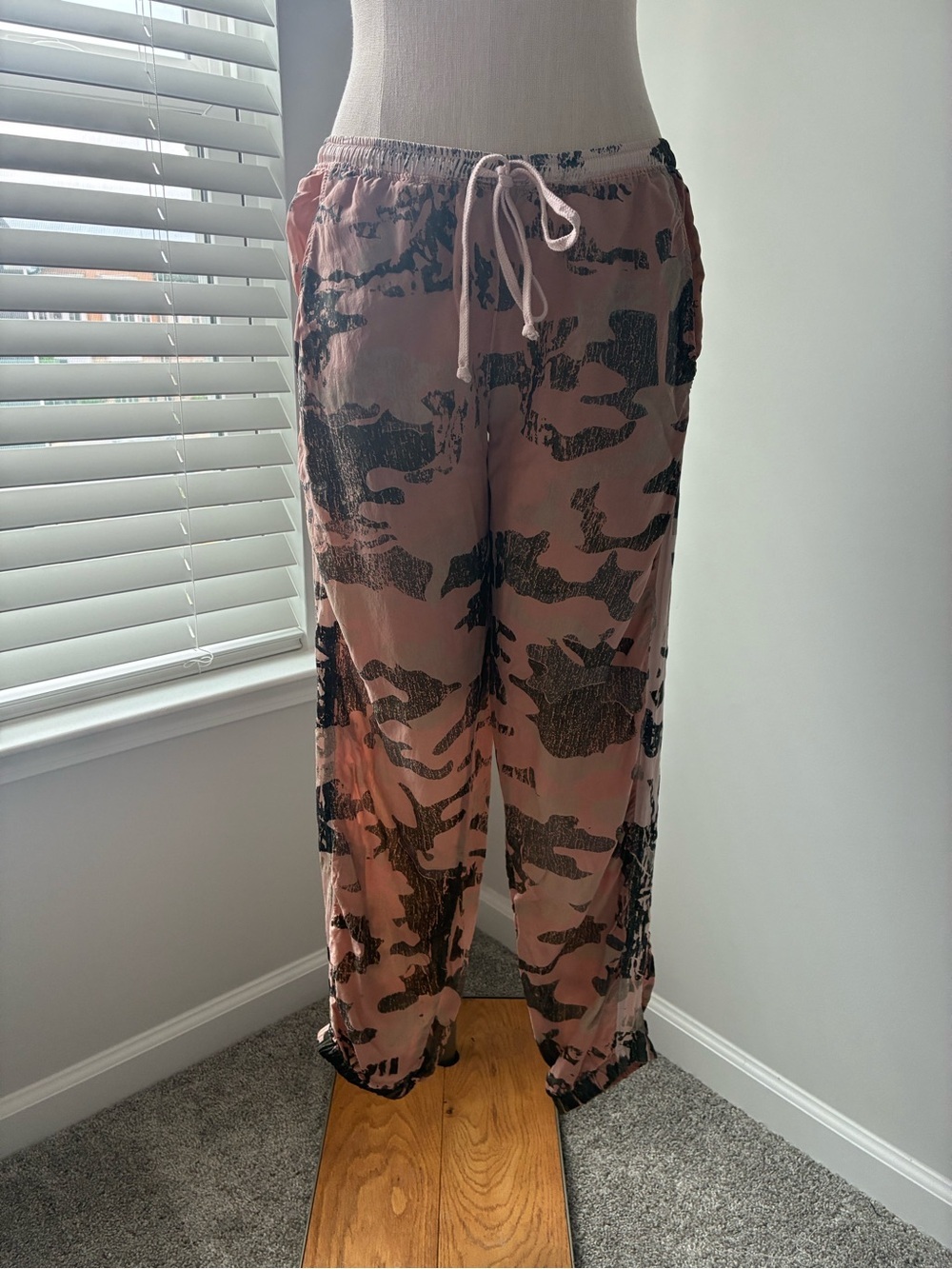 Hard Tail Forever Women's Pink Camo Scrunched Drawstring Cargo Track Pants